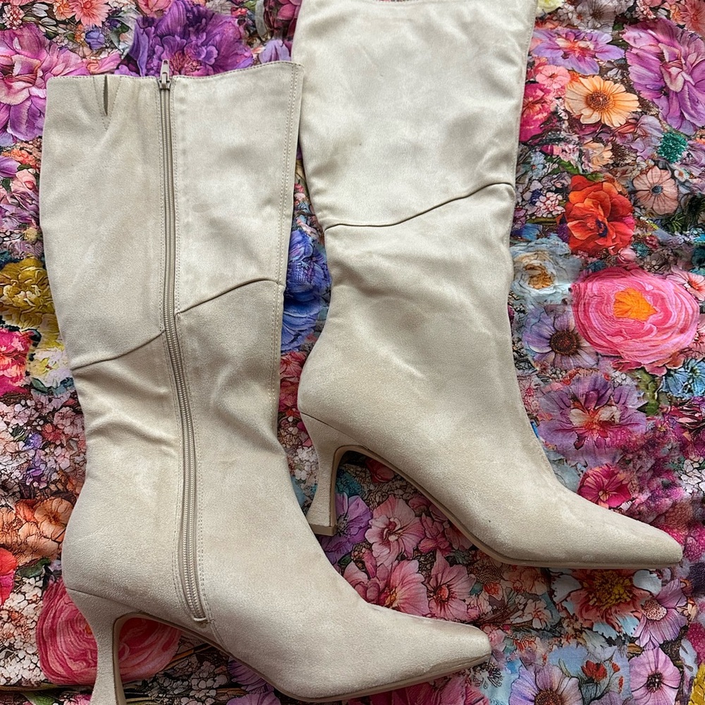 NWOT Elegant Cream Knee-High Boots - Picture 5 of 10